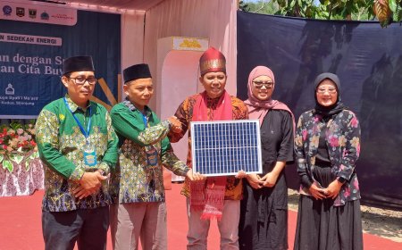 MOSAIC-PP Muhammadiyah Resmikan Panel Surya di Masjid Buya Syafii Maarif Sijunjung